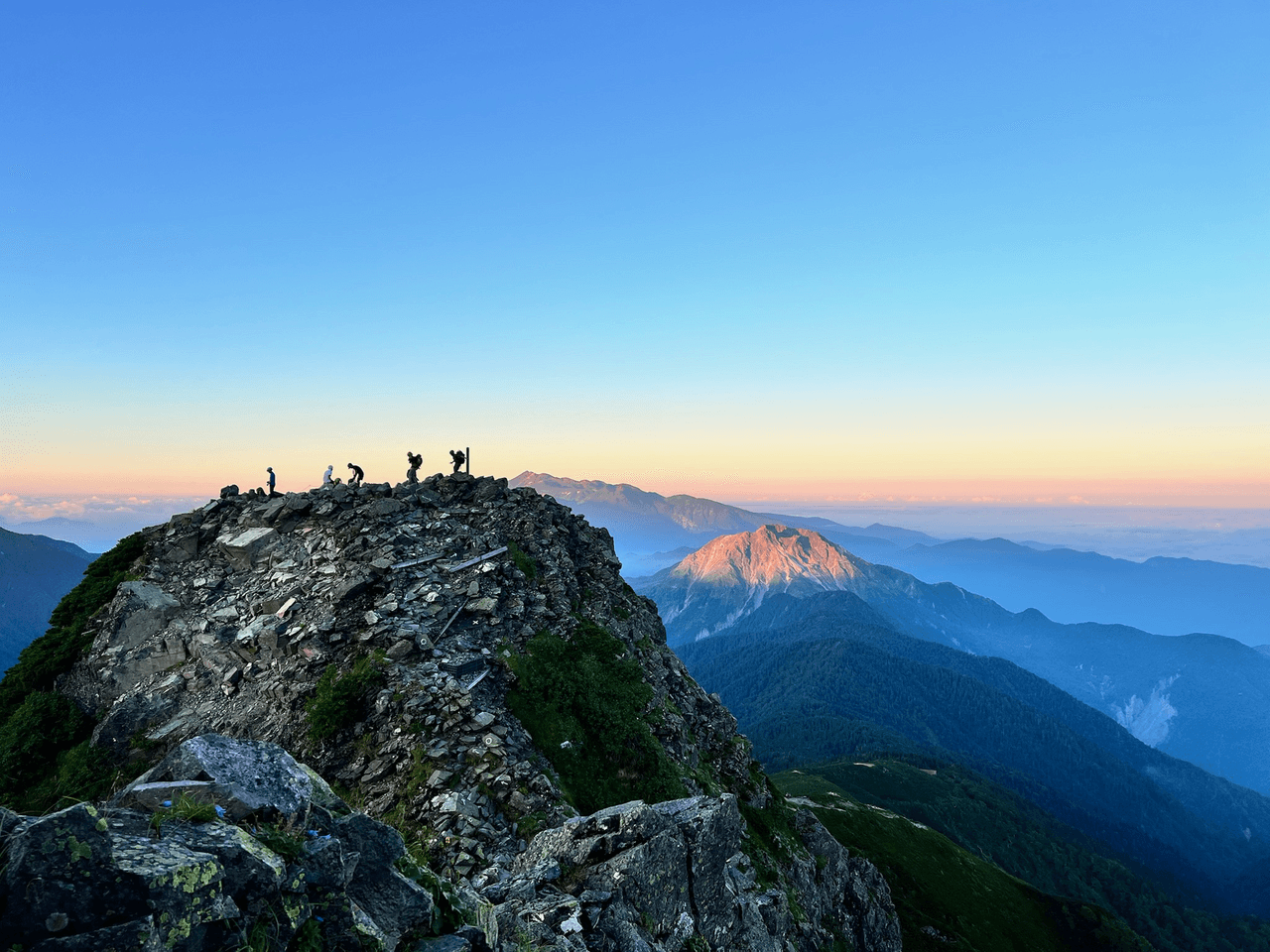 登山道場:ジャンダルム縦走ツアー登山技術指導風景2025年7月