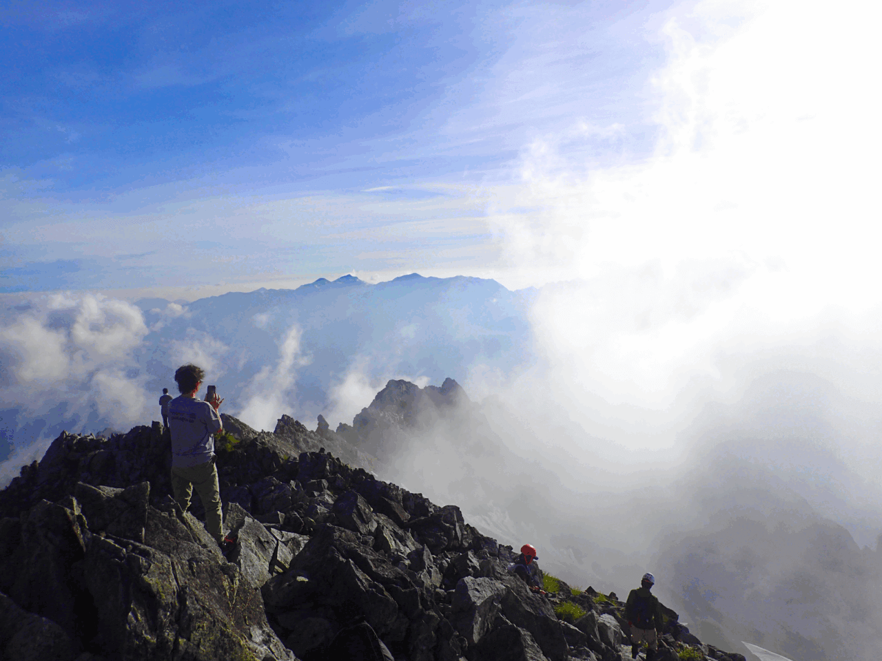 登山道場:剱岳登山講習でのチームワーク指導風景/2025年8月3日〜4日