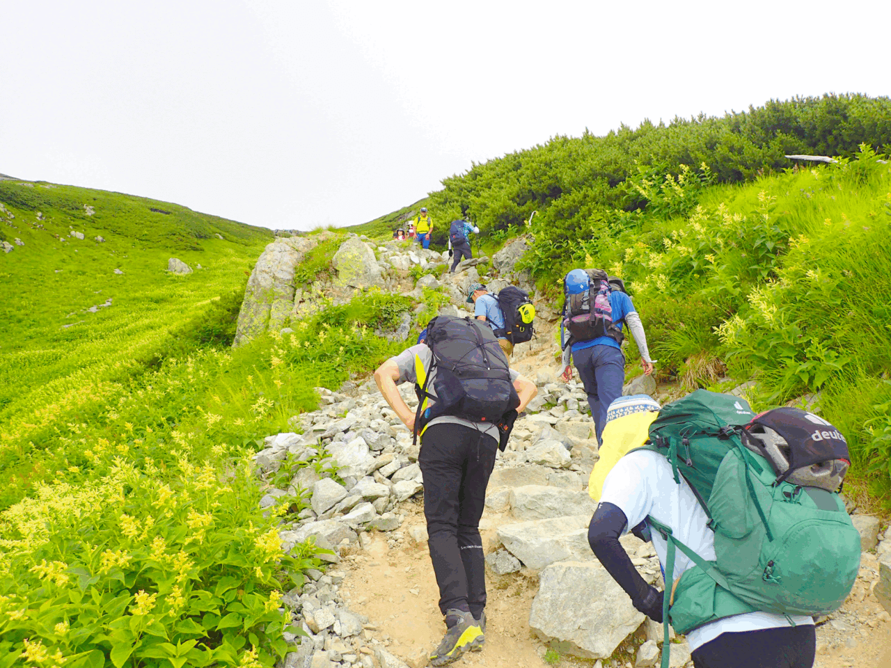 登山道場:剱岳登山講習でのチームワーク指導風景/2025年8月3日〜4日