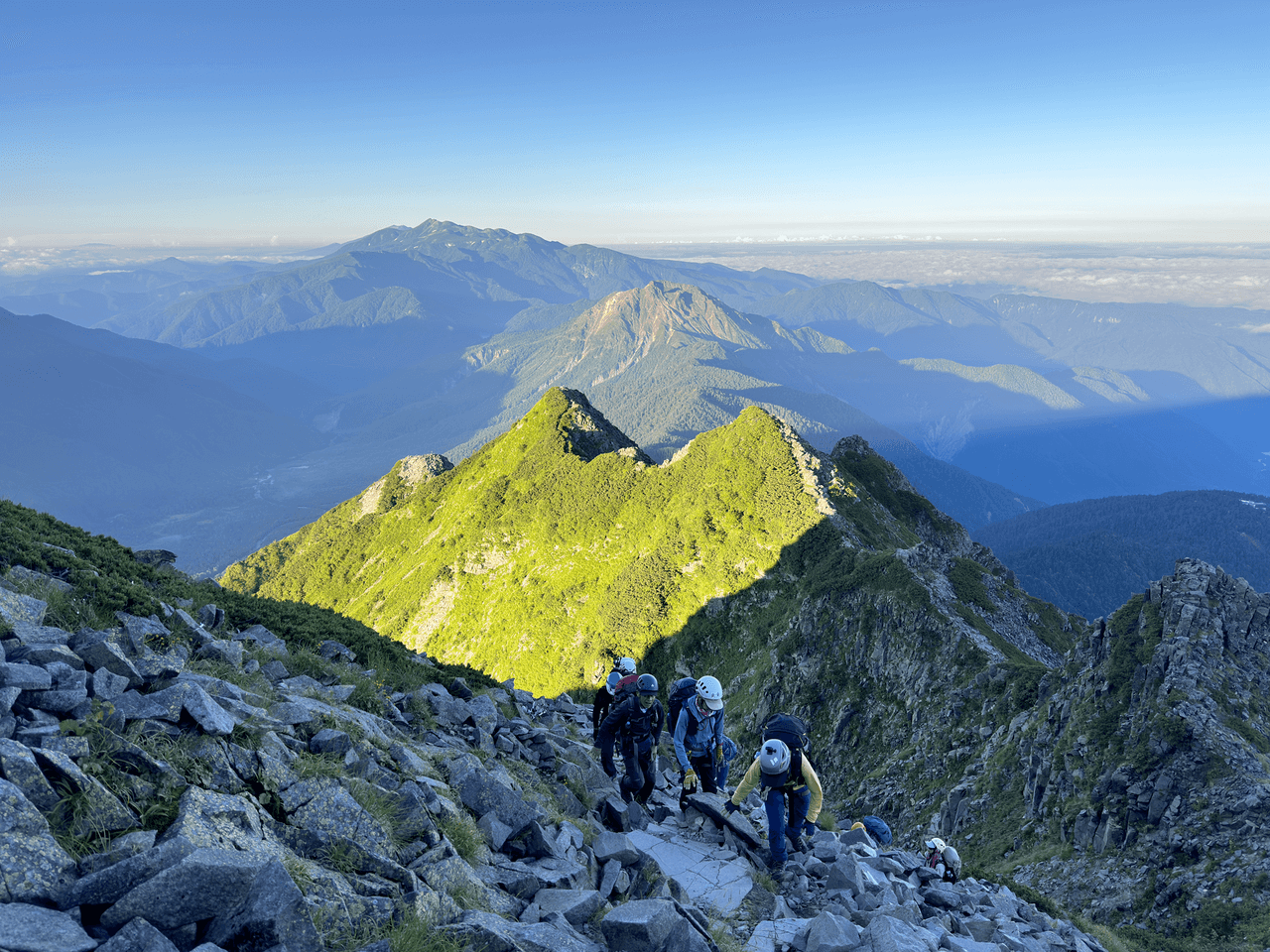 登山道場:ジャンダルム縦走ツアー登山技術指導風景2025年7月