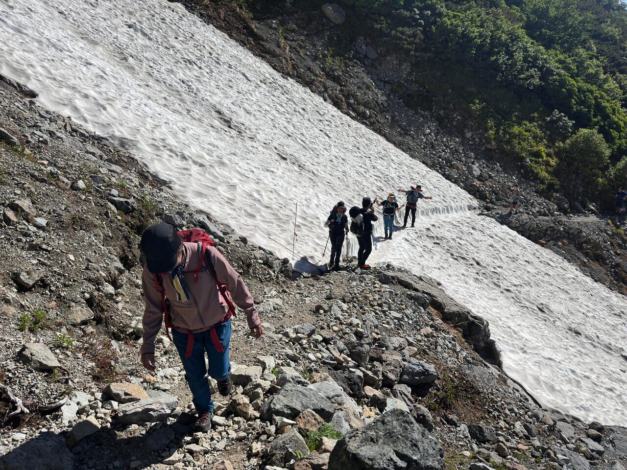 登山道場 槍ヶ岳ツアー 残雪がところどころ残る