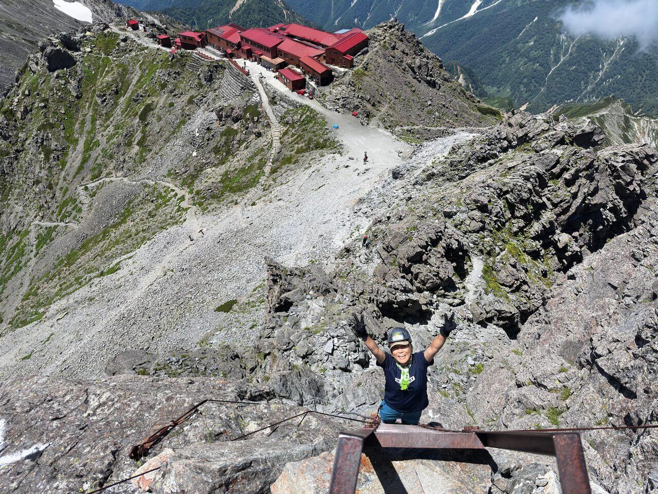 登山道場 槍ヶ岳ツアー 穂先の梯子は楽しい