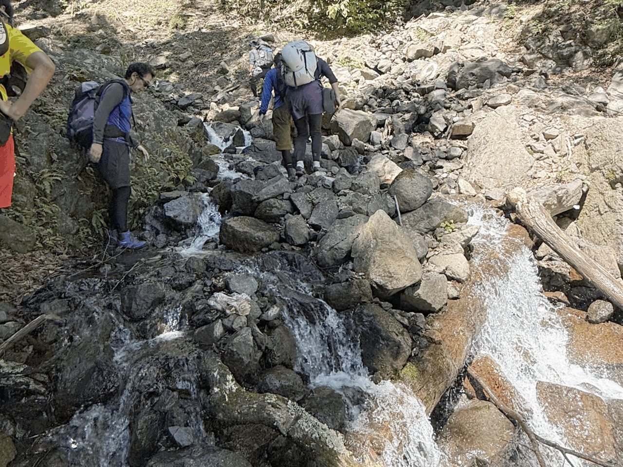 登山道場：四十八滝沢シャワークライミング講習風景2025年7月