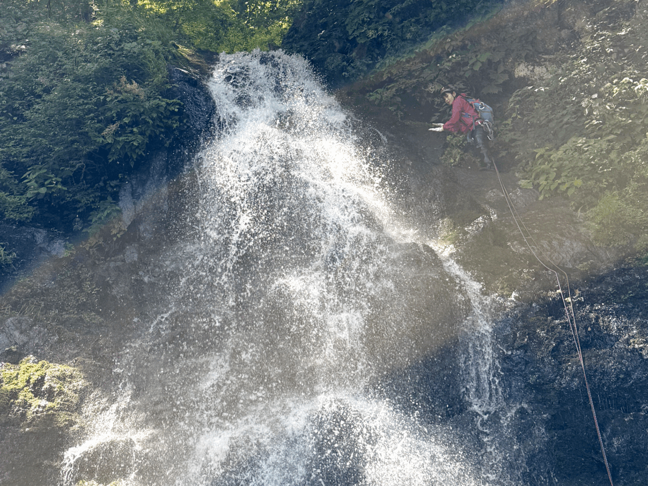 登山道場：四十八滝沢シャワークライミング講習風景2025年7月