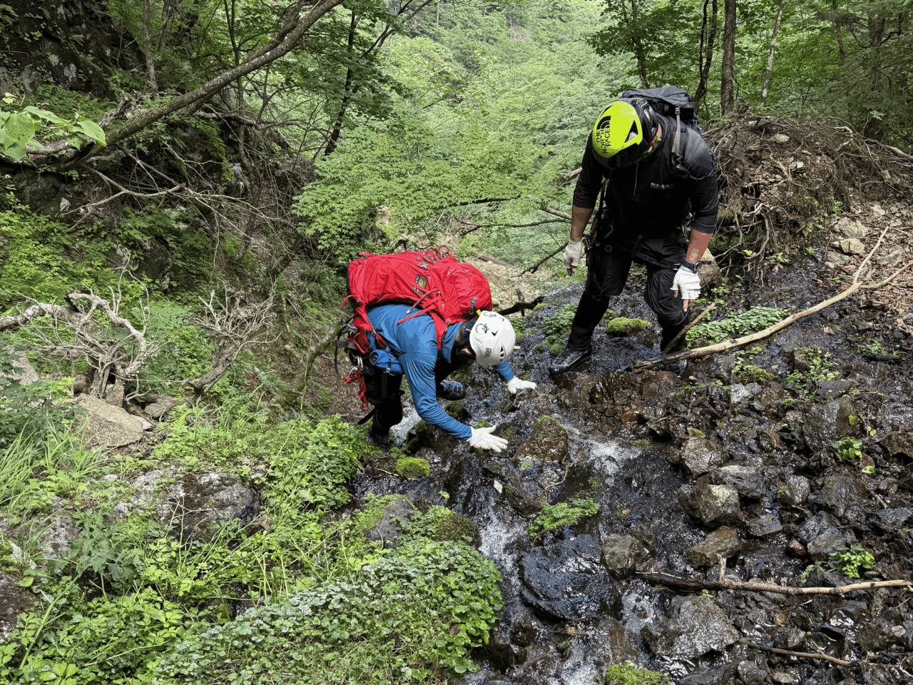 登山道場：四十八滝沢シャワークライミング講習風景2025年7月
