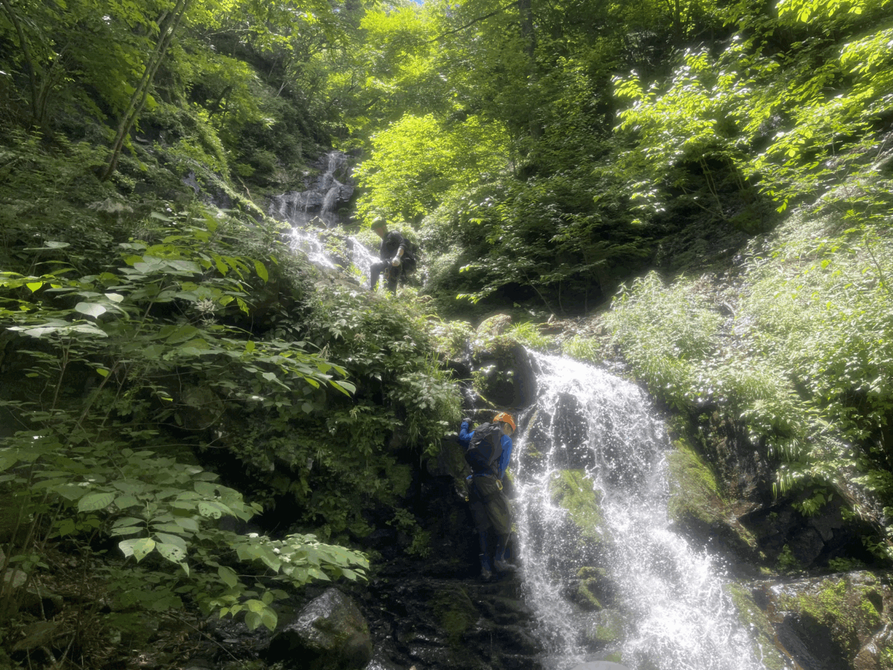 登山道場：四十八滝沢シャワークライミング講習風景2025年7月