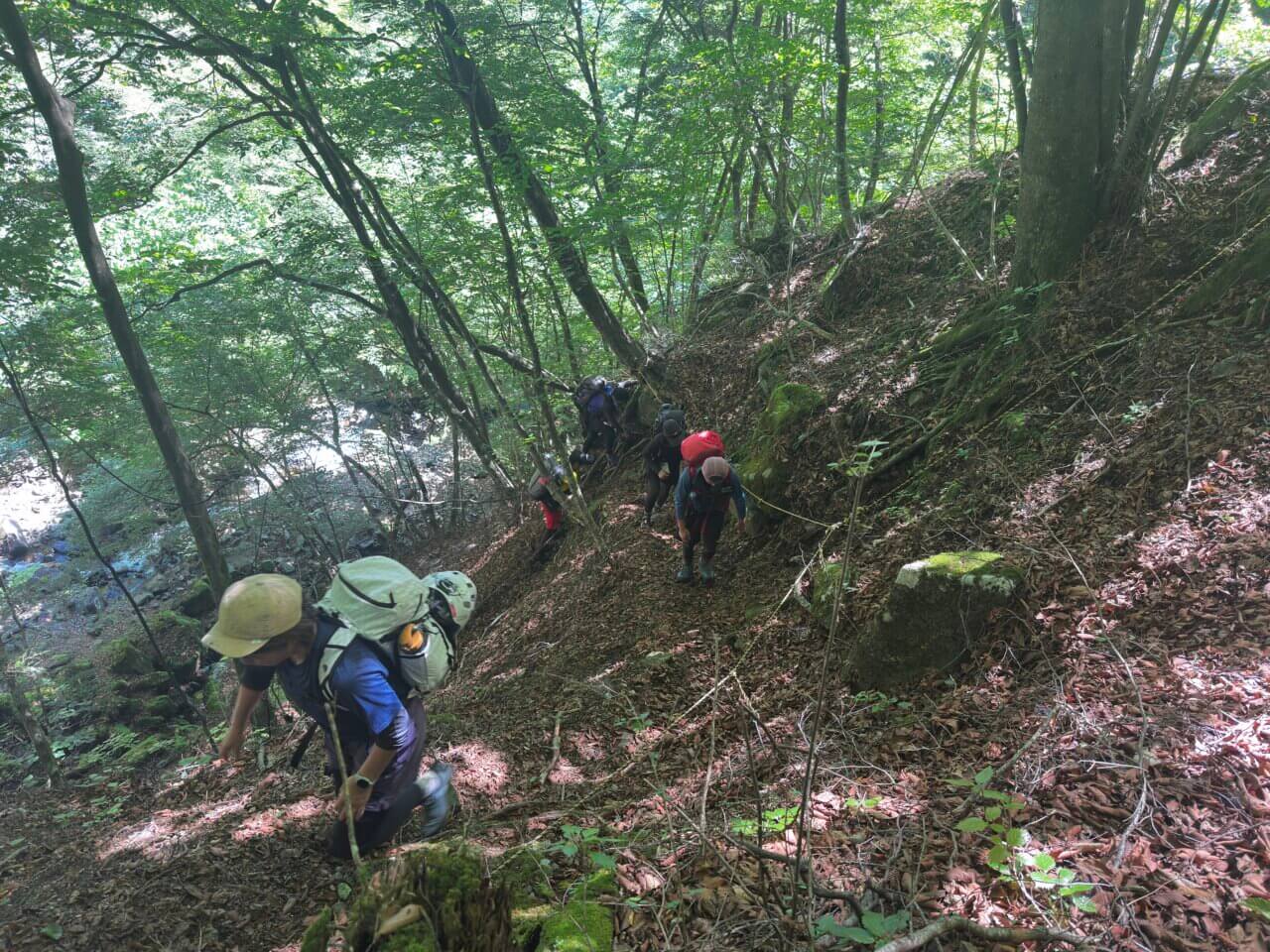 登山道場：四十八滝沢シャワークライミング講習風景2025年7月